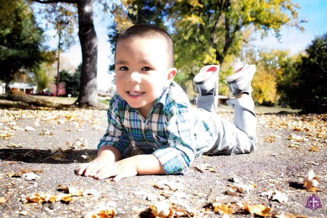 KSADA83's tweet photo. HowCuteIsHe? #ExtremeImages #PhotographyByMelissa #Children #Colorado #ThatPhotographyLife #FallSesh #GodFirst #WorkHard #PrayHard #Blessed https://t.co/M5nrSkRqJI