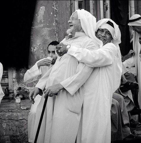 ArabicBest's tweet image. " لا أريدُ مئة صديق، إنما أريدُ صديقًا لمئة عام "