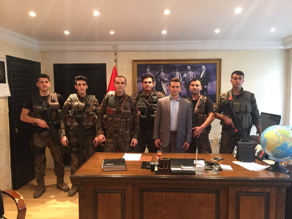 kadirguntepe's tweet image. İlçemizde görev süresi dolan Özel hareket polislerimiz ziyaretime geldiler.
Bundan sonraki görev yerlerinde başarılar diliyorum.