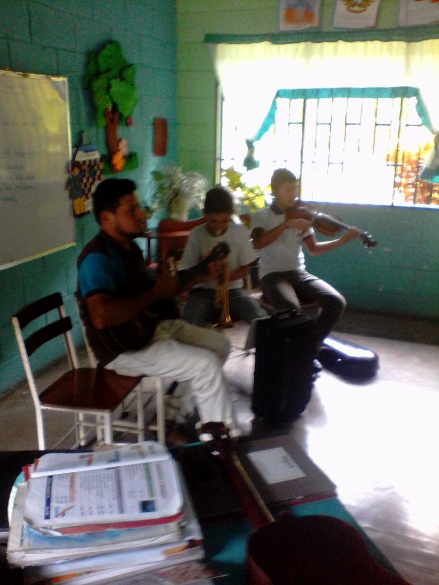tefhycontreraz's tweet photo. Concierto de bienvenida del Modulo de la Escuela Estadal La Vega en el nuevo año escolar 2016-2017 https://t.co/iSIZxavFqQ