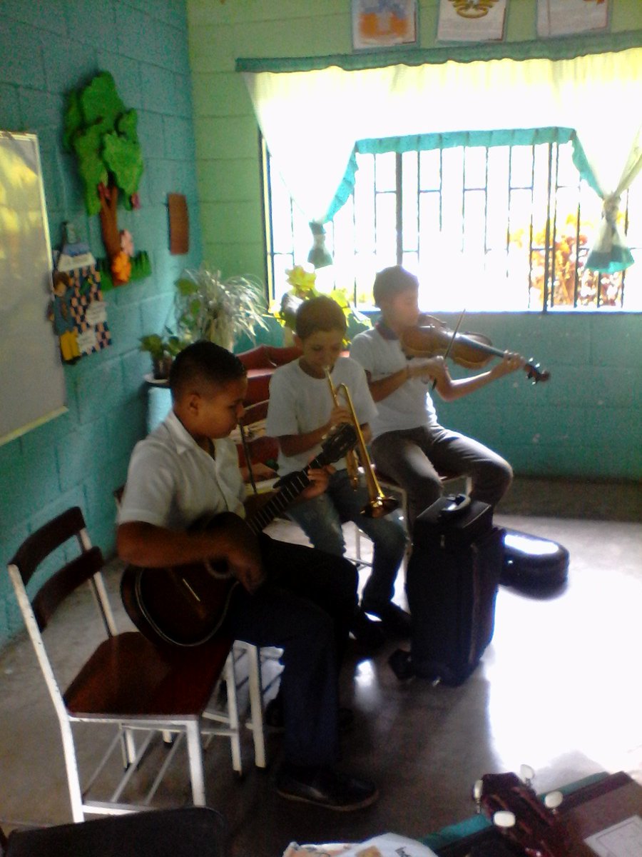 tefhycontreraz's tweet photo. Concierto de bienvenida del Modulo de la Escuela Estadal La Vega en el nuevo año escolar 2016-2017 https://t.co/iSIZxavFqQ