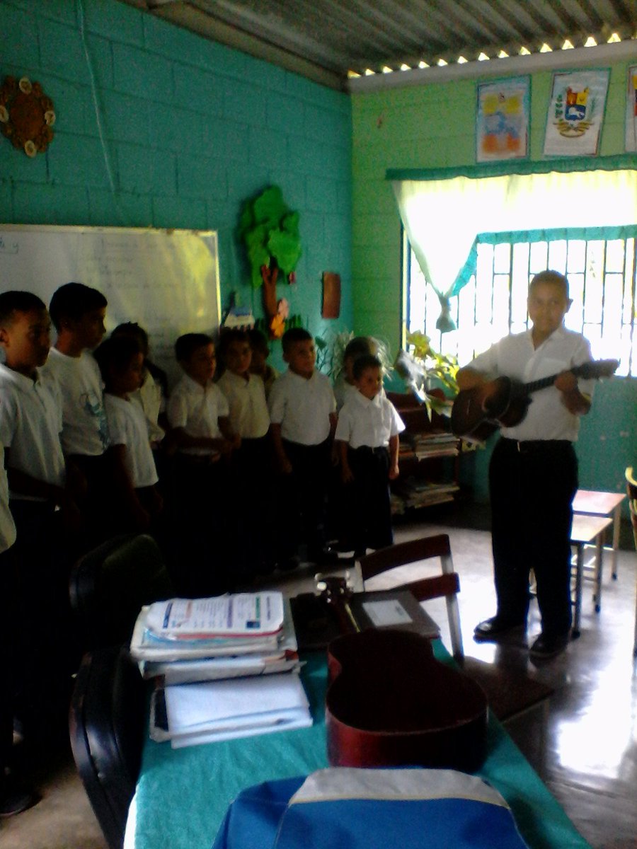 tefhycontreraz's tweet photo. Concierto de bienvenida del Modulo de la Escuela Estadal La Vega en el nuevo año escolar 2016-2017 https://t.co/iSIZxavFqQ