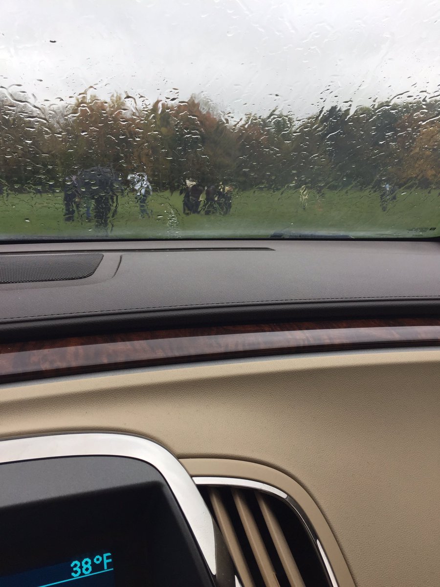 hingwesu's tweet photo. #crosscountrycowardice 38deg+downpour >tank top &amp; running shorts #ELXC https://t.co/9mvLBMvrce