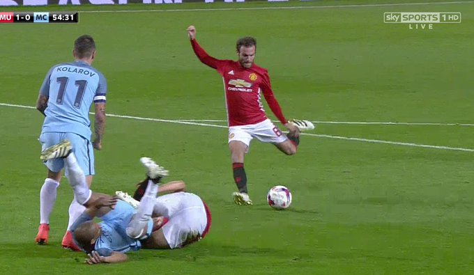 GOAL! Man United 1-0 Man City (Mata) Tune into Sky Sports 1 HD now for the drama: https://t.co/MBWkiaNYbl https://t.co/iApl0gm5vA