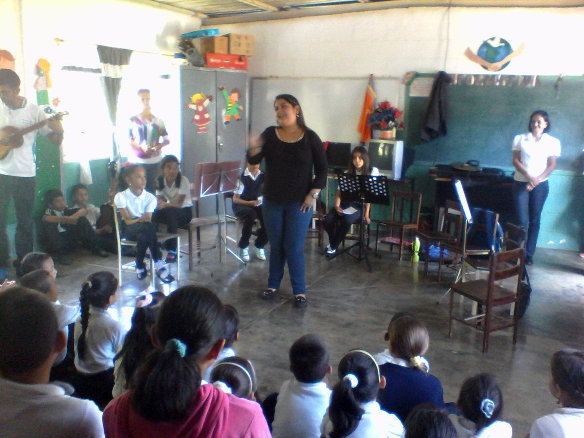 tefhycontreraz's tweet photo. Concierto de bienvenida del Modulo de la Escuela Estadal San Jose en el nuevo año escolar 2016-2017 https://t.co/qnZa0R1STS
