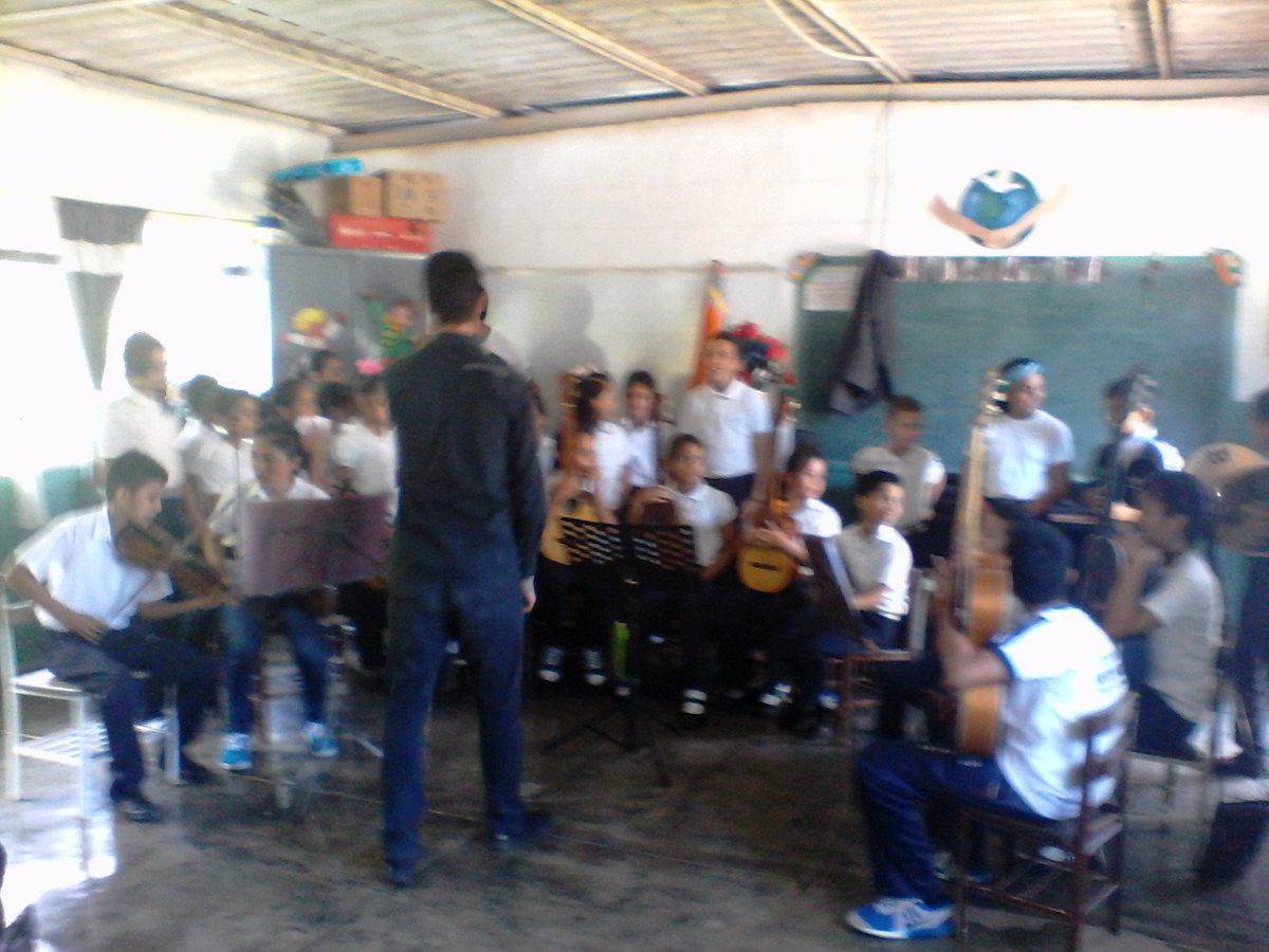 Concierto de bienvenida del Modulo de la Escuela Estadal San Jose en el nuevo año escolar 2016-2017