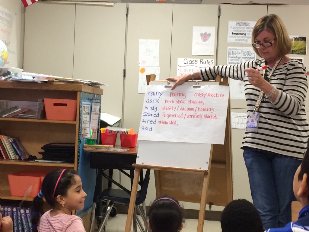 AlexCarr52's tweet photo. @ManorISD Ms Goach uses mentor text to model using descriptive words to pull in your readers @BTE #HTWP @CI_Manor https://t.co/sk9qhpBHNp