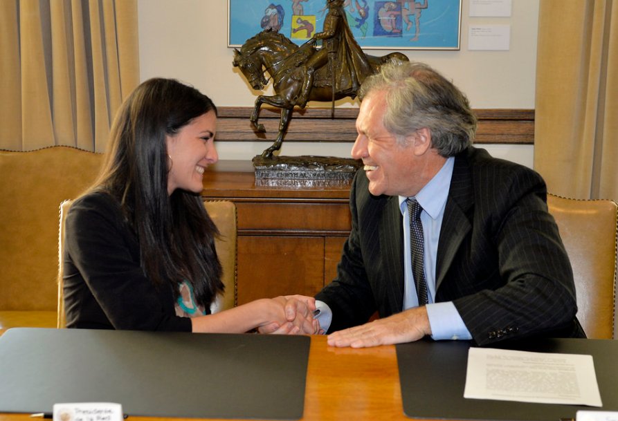 OAS_official's tweet photo. #OASSG signed agreement with Pres @JuventudLAC @RosaMariaPaya to strengthen youth participation in defense of democracy &amp; HumanRights #OAS https://t.co/qjZgMUYZOv