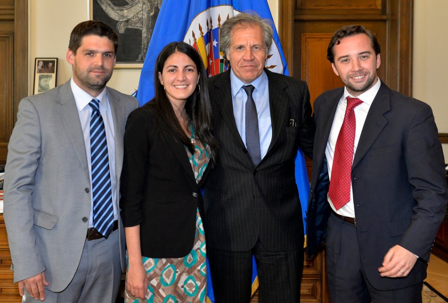 OAS_official's tweet photo. #OASSG signed agreement with Pres @JuventudLAC @RosaMariaPaya to strengthen youth participation in defense of democracy &amp; HumanRights #OAS https://t.co/qjZgMUYZOv