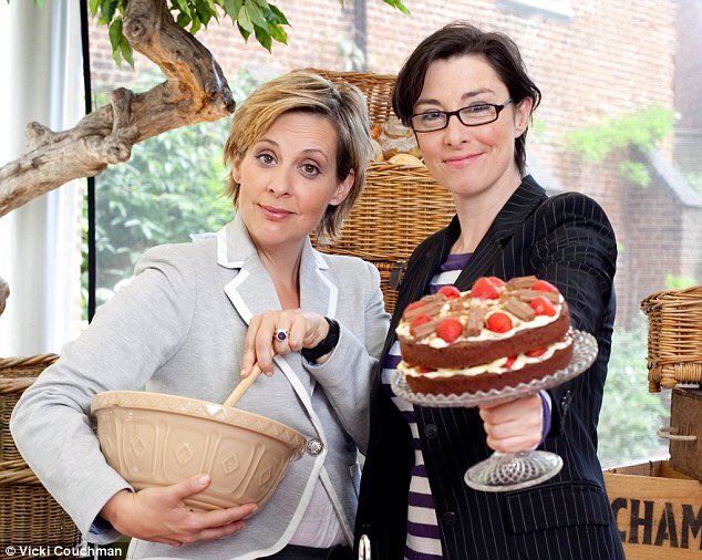 KATNlSSLAWRENCE's tweet photo. IM GONNA MISS MEL AND SUE SO MUCH THO QUEENS  #GBBOFinal https://t.co/1qOAuo60xB