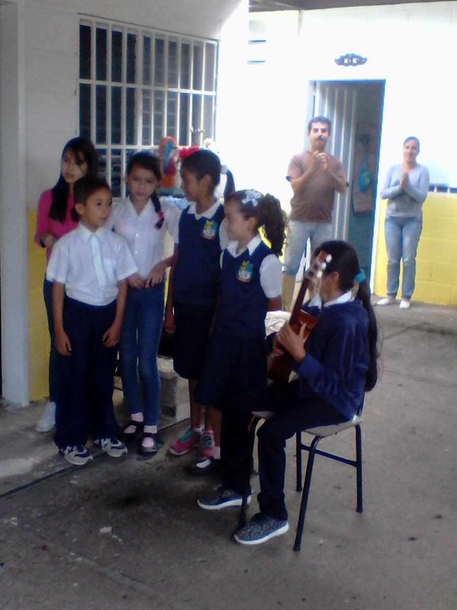tefhycontreraz's tweet photo. Concierto de bienvenida del Modulo de la Escuela estadal La Macana en el nuevo año escolar 2016-2017 https://t.co/Ym27qcxpYm
