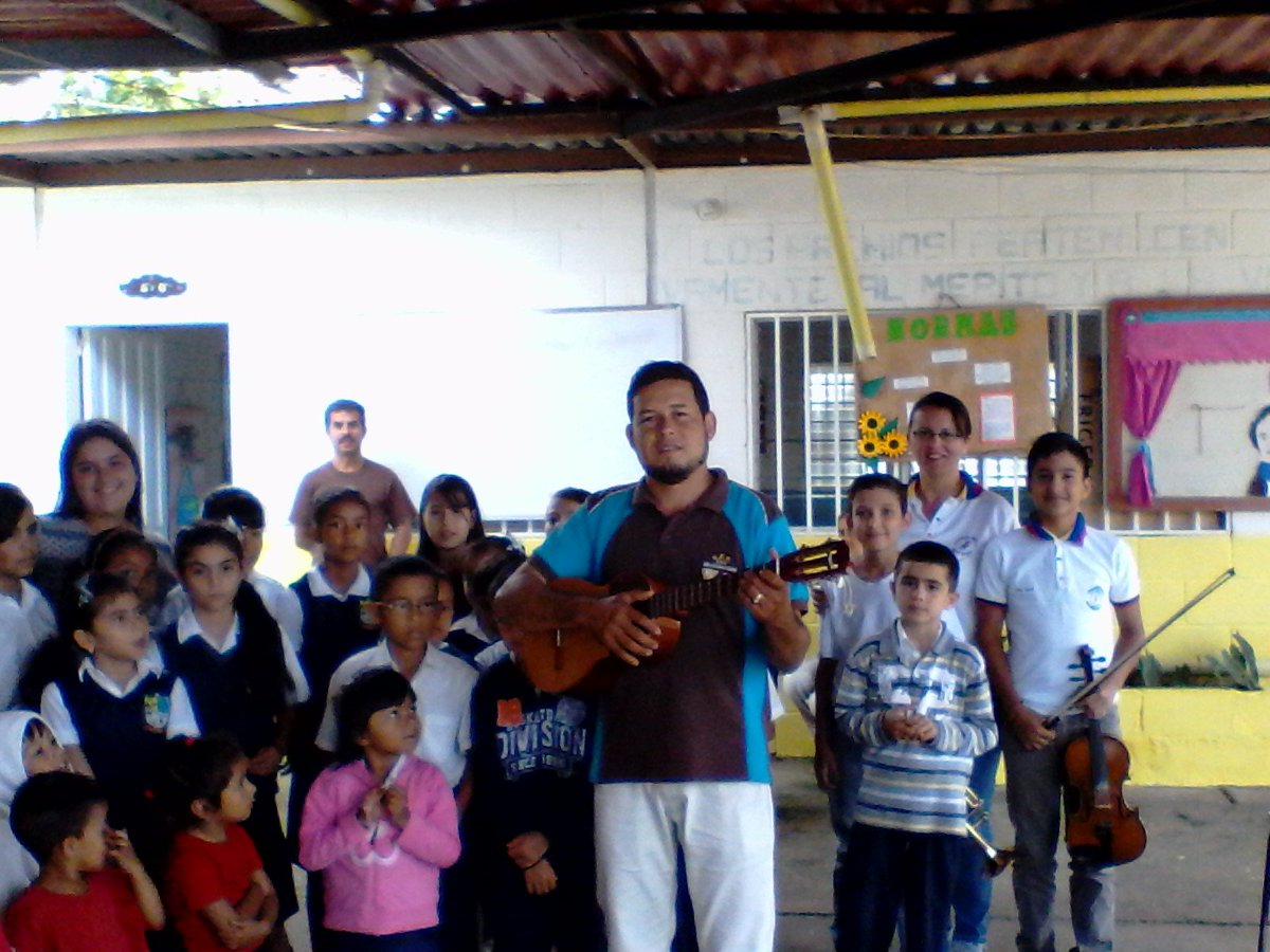Concierto de bienvenida del Modulo de la Escuela estadal La Macana en el nuevo año escolar 2016-2017