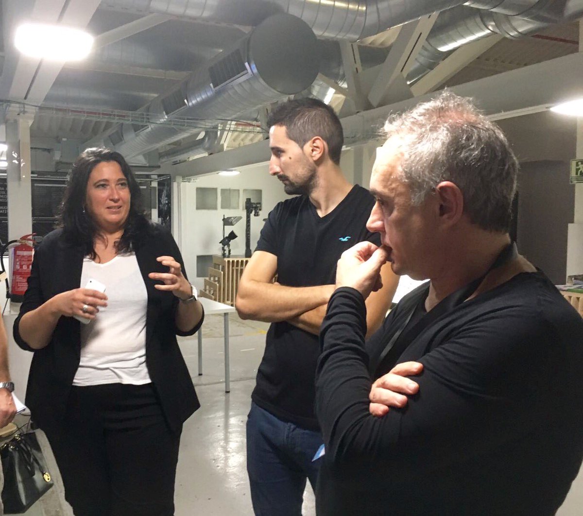 rosaguirado's tweet photo. Brutal conocer a @ferranadria y metodología #Sapiens en el #BulliLab Gracias a Ariadna @javicreus y @Ratoncampero x hacerlo posible #nowords https://t.co/vte4etDHlw
