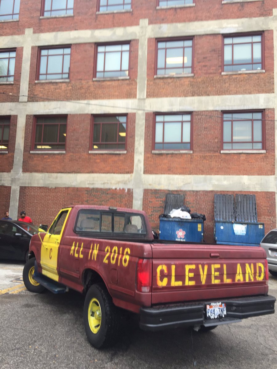 cleiscalling's tweet photo. Final interview with @WOIOSports @TheNolanNation outside #CLEvsCHI #WorldSeries with my tender #Believemobile #CLEiscalling #RallyTogether https://t.co/8rYFVPTtdo