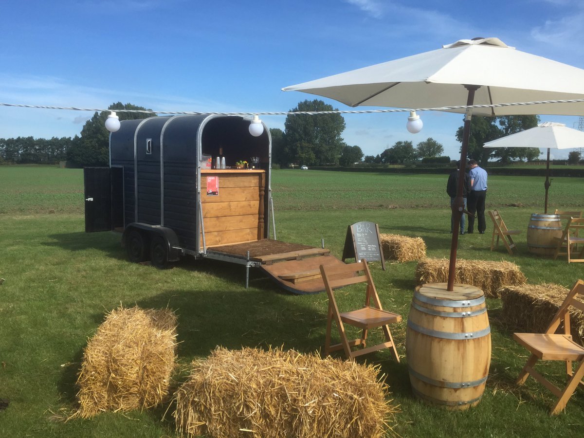 Looking for a cool #wedding bar? Book our horse box bar for your big day #weddinghour