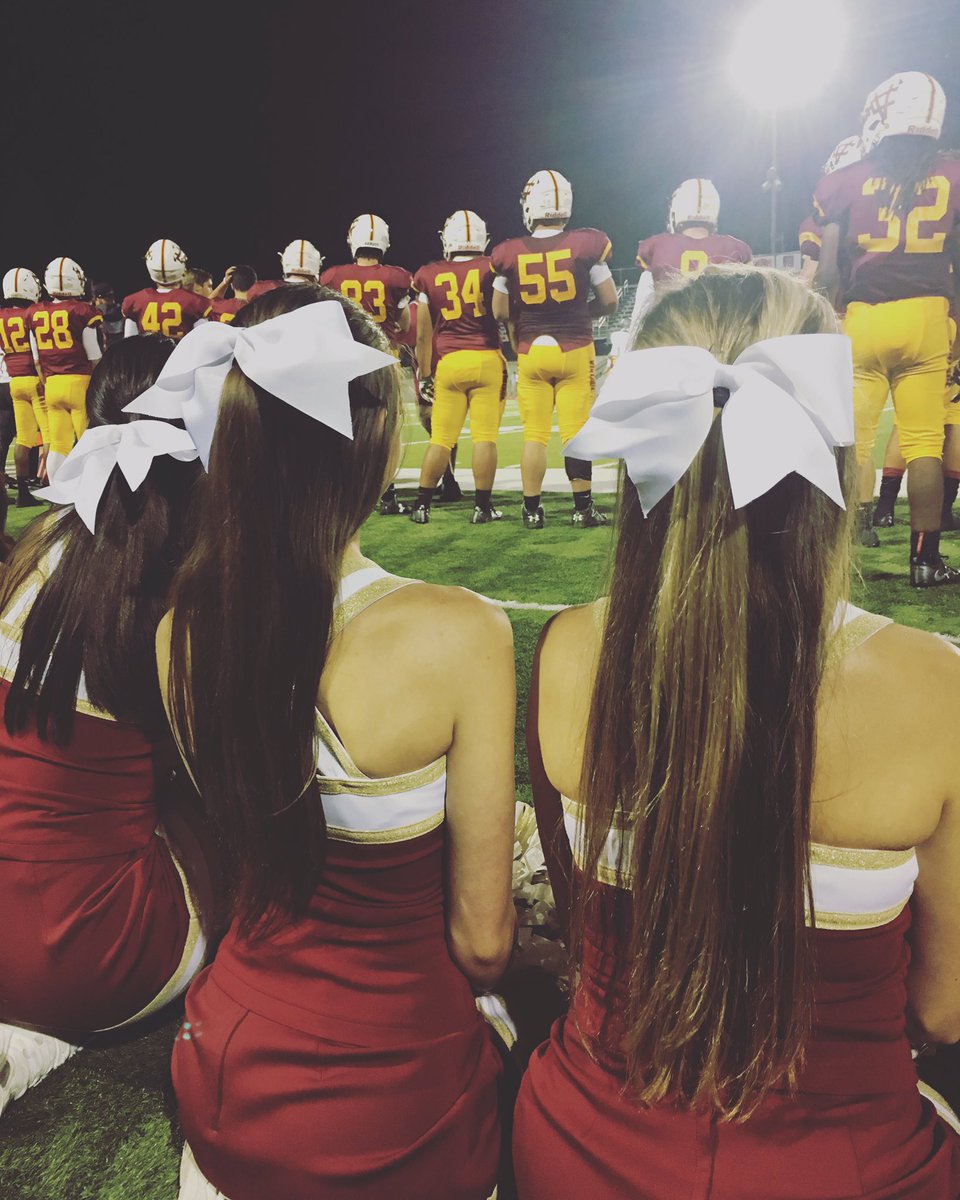 VHScheer_dance's tweet photo. Countdown has just begun... #biggame2016 who's ready!!? 🏈🎀💛❤️ https://t.co/cTYGtgAebC