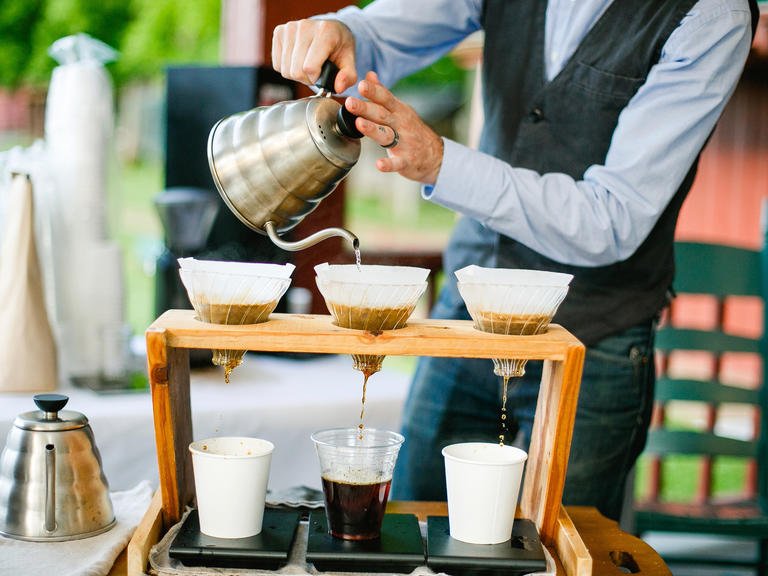 These theme bar ideas will step up your wedding cockatil hour: knot.ly/60178Db71