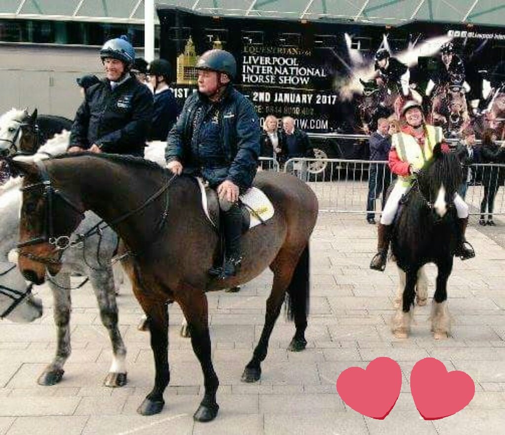 Barefrills's tweet photo. #liverpoolride @albertdock Liverpool International Horse Show parade! Me photo bombing the show jumping superstars 🌟⭐🏇🏅🏆🚔⭐🌟 https://t.co/tRuAACtoQr