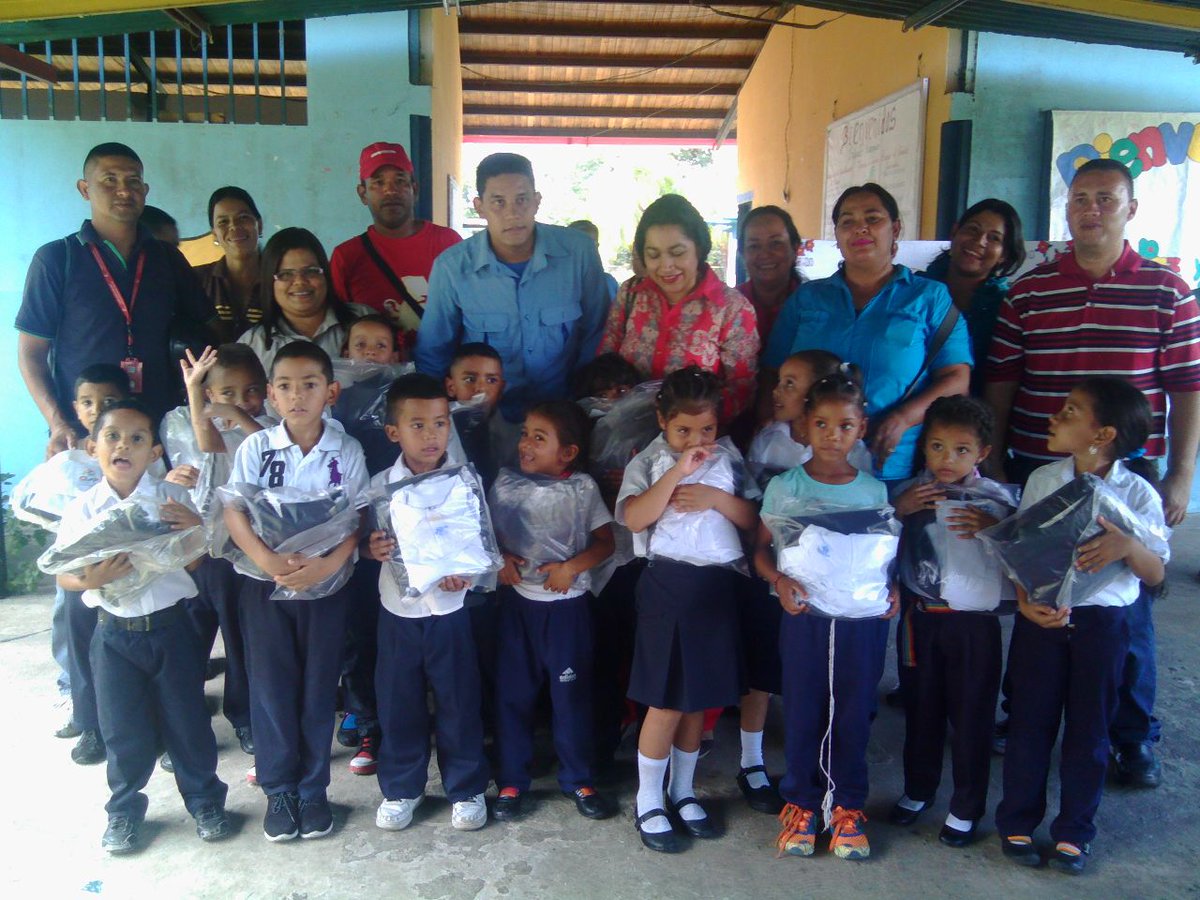 MpComunasDelta's tweet photo. Seguimos entregando sonrisas a nuestros muchachos de la escuela con #claps2016 https://t.co/wZ4IX4CHXF