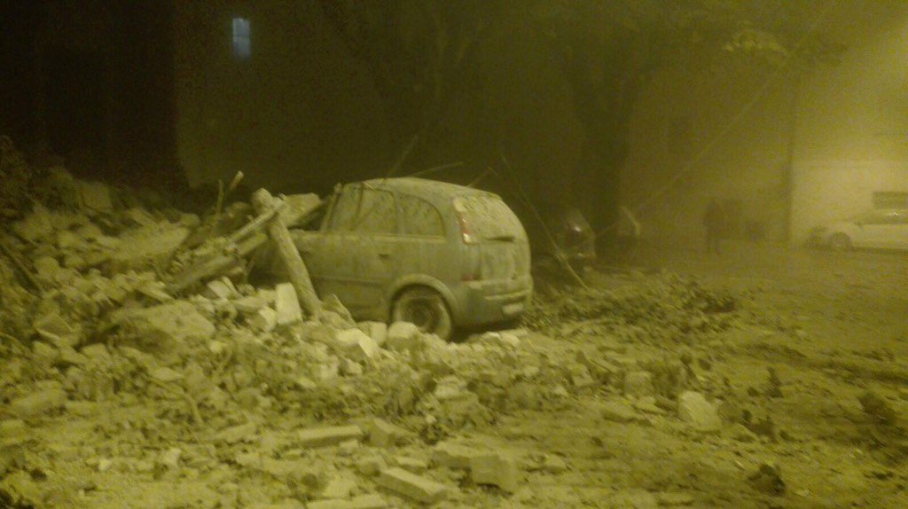 lumorisi's tweet photo. Solidarietà ai fratelli colpiti ancora dal #terremoto. Tra i luoghi più colpiti, #Camerino. https://t.co/XmkbVQkCol
