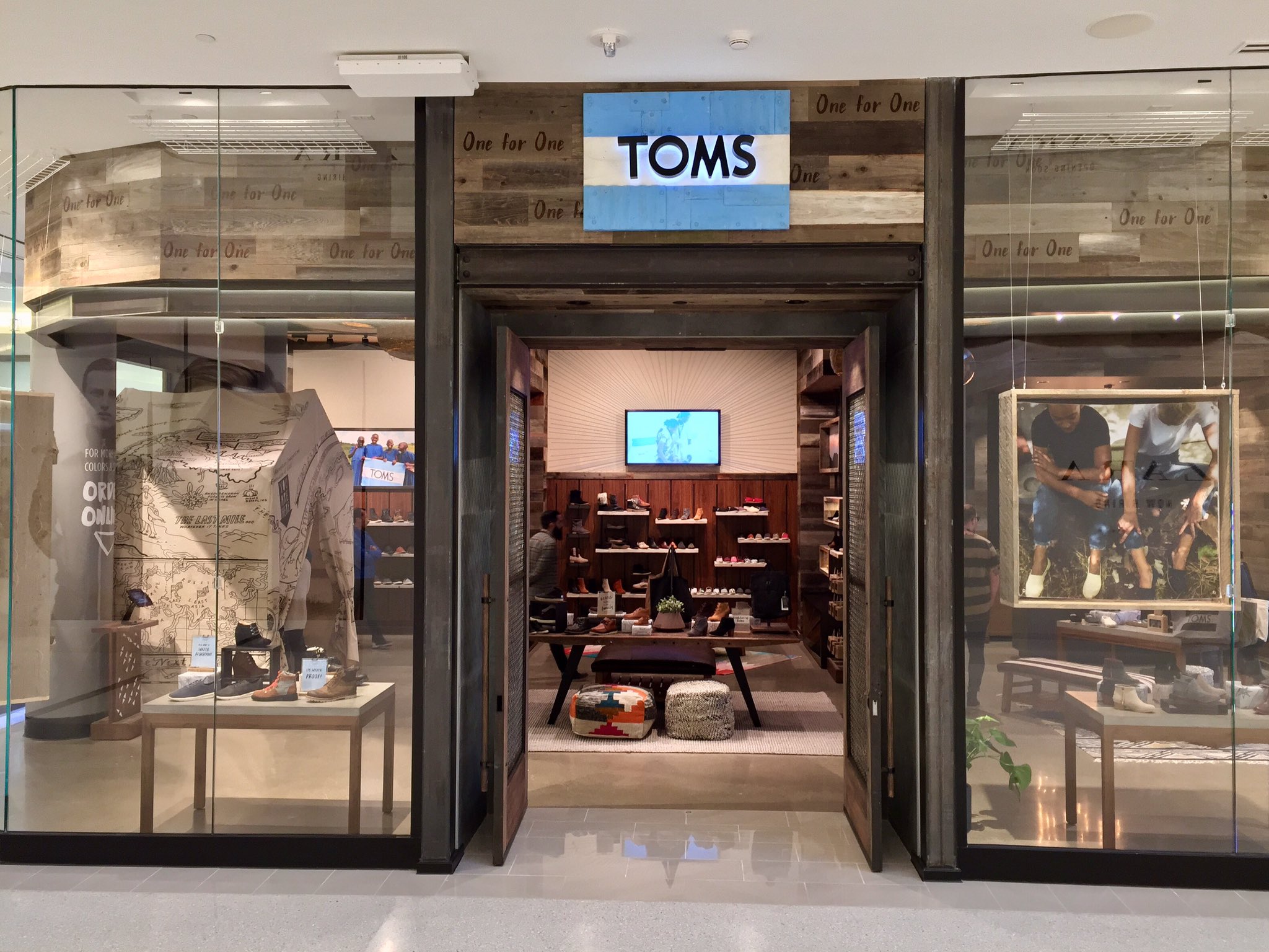 Toms store mall of best sale america