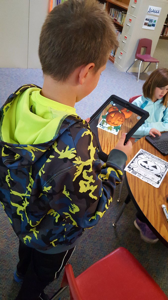 ststingers's tweet image. Augmented reality + pumpkins = awesome! #mightycardinals #bestyearyet