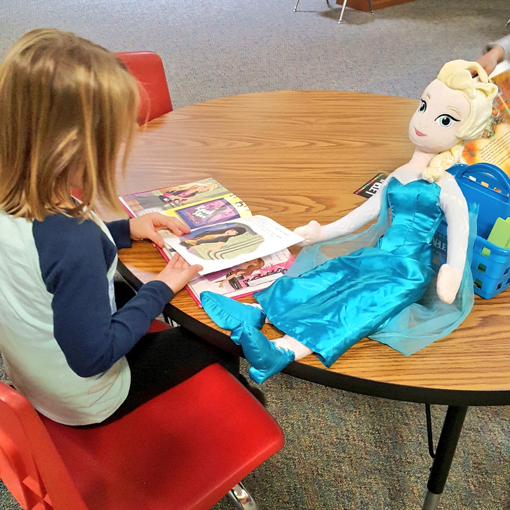 ststingers's tweet image. Reading by jack-o-lantern light! Spooktacular!  #mightycardinals