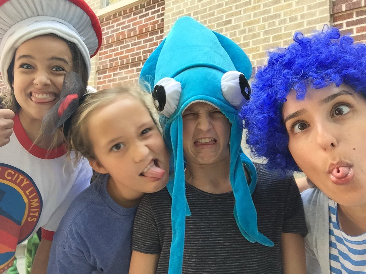 Leahgilbert30's tweet photo. Love these kids! #rrw2016 #crazyhairday @LeeRoadrunners https://t.co/UOxONayBdA