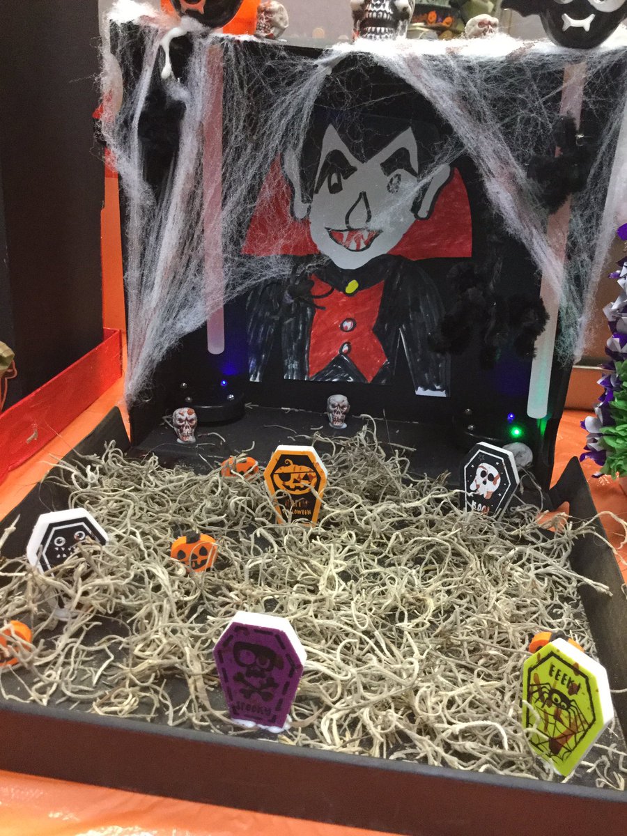 lucyeelford's tweet photo. It's time for the 7th annual Pierce Downer Haunted House Contest!! 87 entries this year - new record!! @PierceDowner @DGDistrict58 #dg58LRCs https://t.co/a5avigeuEK
