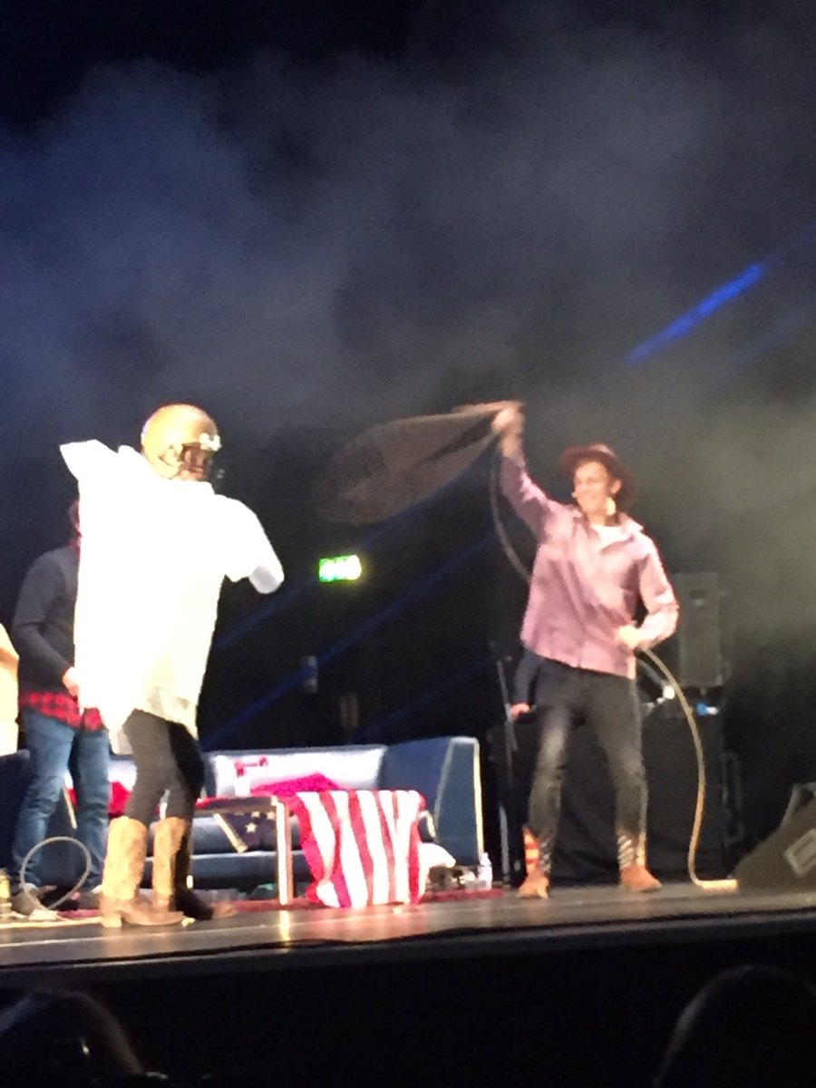 Loved tonight!❤️<a href="/Joe_Sugg/">Joe Sugg</a> <a href="/Caspar_Lee/">Caspar Lee</a> #hittheroadusatour