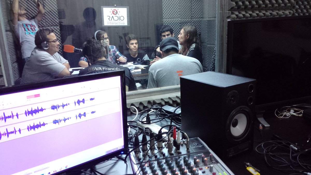 ITEC3GARUPA's tweet photo. De visita por el ITEC y Radio Interactiva @LiliaTikiMarch Ministra de DDHH Mnes acompañando al grupo Arte Uno #FM983 https://t.co/PJttj1UMnK