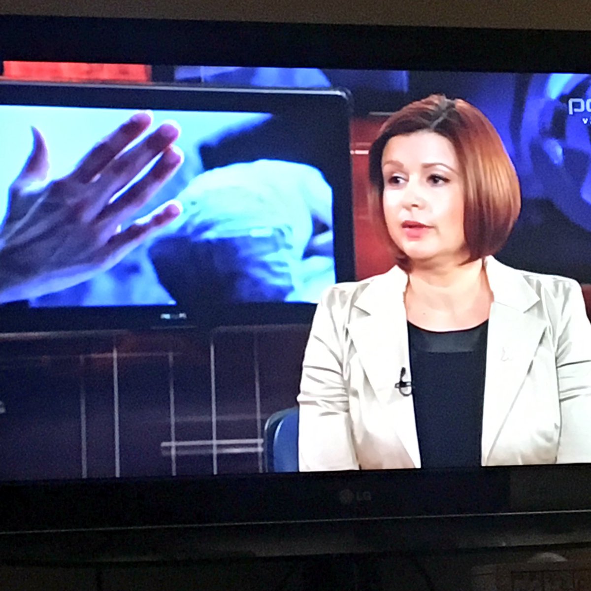 MartinaVuk's tweet photo. Danes v @24UR zvečer o #ZPND. Kot skupnost moramo stopiti skupaj in nasilju reči: STOP. Žrtve morajo dobiti učinkovito pomoč in podporo. https://t.co/DXZZXE7yqt