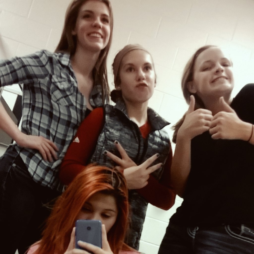 annababe2001's tweet photo. Squad https://t.co/Tzwi58lZmE