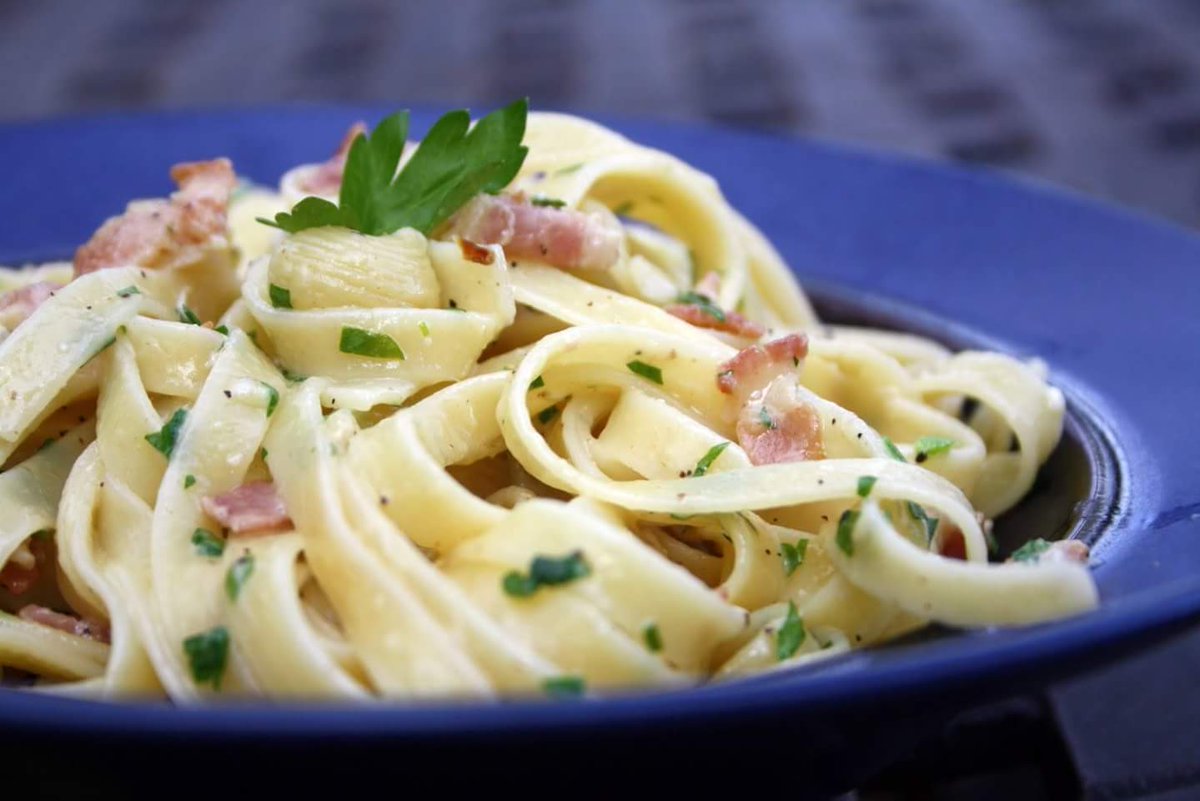 BuenosRestauran's tweet photo. Unos buenos #tagliatelle acompañados de una auténtica #carbonara, disfruta de la gastronomía #italiana en https://t.co/luYA5ifRd2 https://t.co/evRwWcVtVU