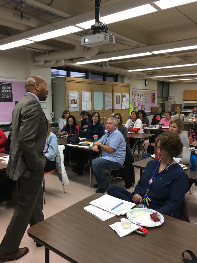skellsc's tweet photo. Dr. Williams meets with DPEA reps to develop further collaboration! @DrWilliamsd62 https://t.co/SYJN0XGajx