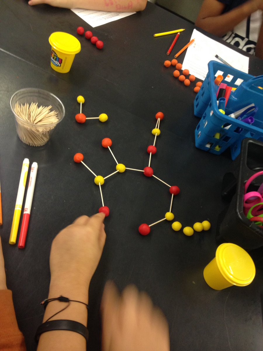 Brooks4Science's tweet photo. Great fun today with parents on building molecules. 7th grade science is so cool. #moleculescience #wjhchat https://t.co/TXXvCphu8j