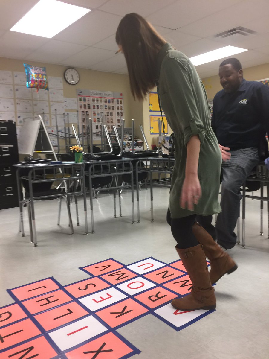 Emily_Koogle's tweet photo. @WFMSBeaucage and I made this sweet hopscotch for spelling! @fcpsellmd https://t.co/JgTpAowbid