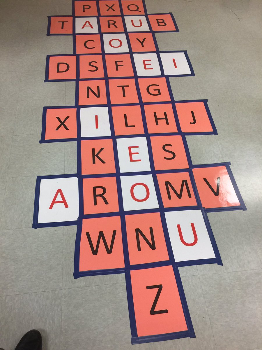 Emily_Koogle's tweet photo. @WFMSBeaucage and I made this sweet hopscotch for spelling! @fcpsellmd https://t.co/JgTpAowbid