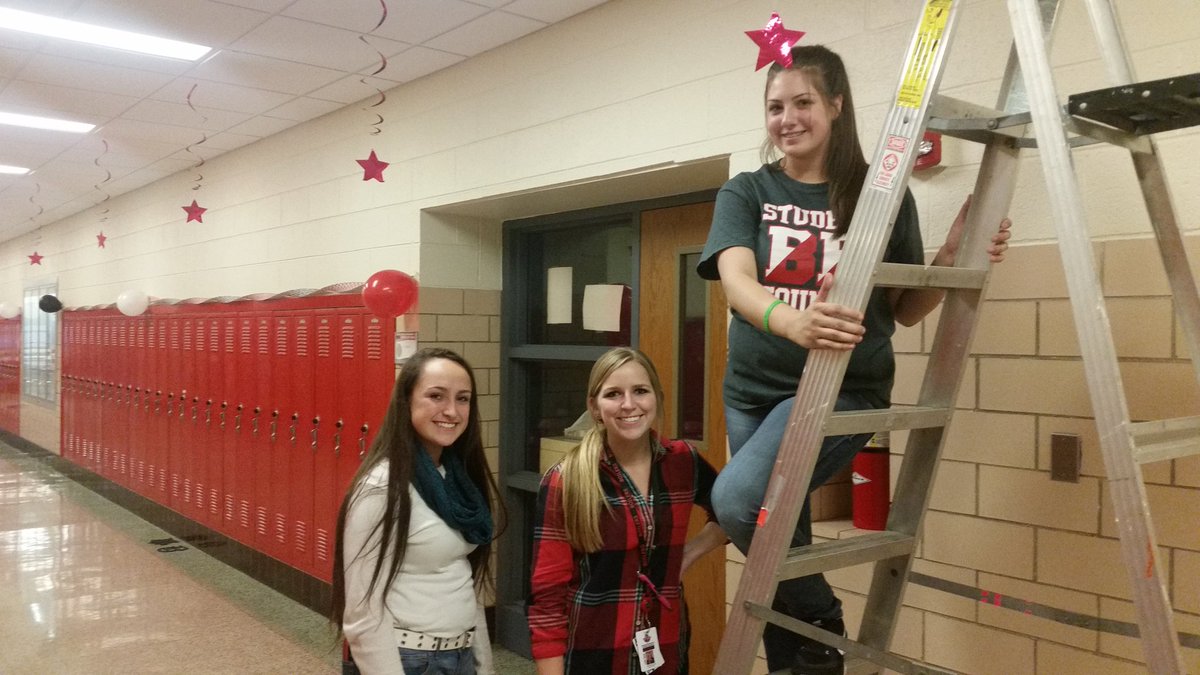 BBCHS_Positive's tweet photo. PozSquad and BBCHS Student Council combine for SPIRIT!!  TOGETHER we can accomplish anything!  @bbchs307 #BBPozSquad https://t.co/tOlcIoh3xs