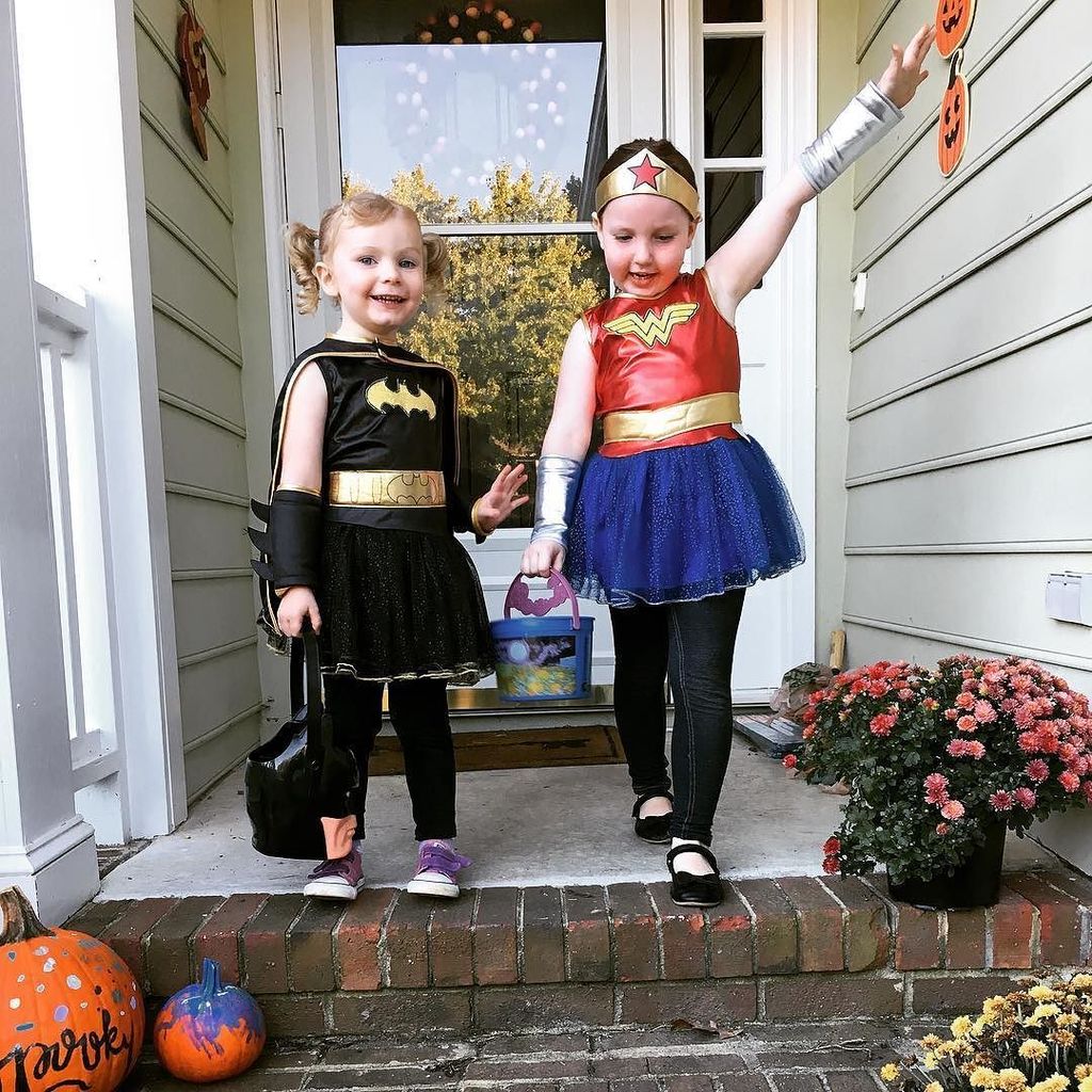 cmfish's tweet photo. Day 33. Halloween Hoot at the library. #doublesuperheroes #100happydays #addybear #piperpie https://t.co/C9jY6OBEgG https://t.co/Kv9tbBmbo8