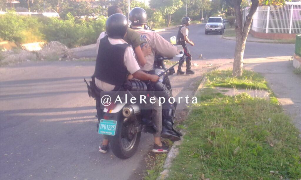 AleReportando's tweet photo. #URGENTE Hay detenidos en #Barquisimeto por los alrededores de El Cardenalito @fcarolinahr @LucioQuincioC @luisamericopaz @NoticiasVenezue https://t.co/wLrCVVU6Je