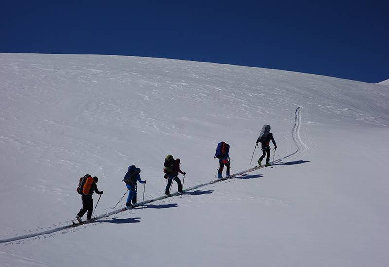 guidefinderapp's tweet photo. #guidefinder in der WELT zuhause: Die App wird im Wintermagazin von 'Neuer Lifetyle' vorgestellt - wir freuen uns! https://t.co/OgCbHUhdhJ https://t.co/m7wo0WDsIy