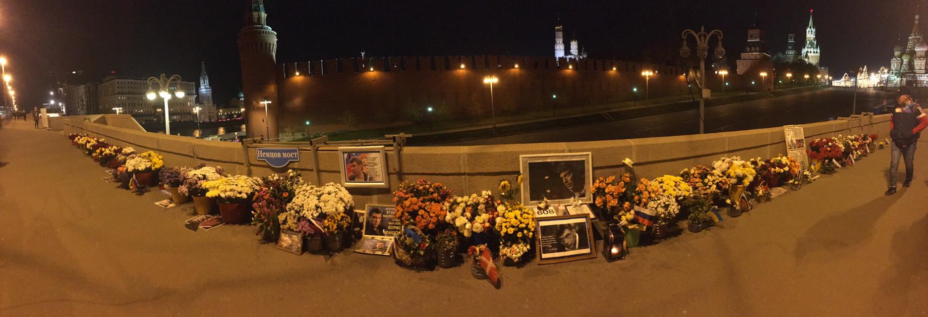Фото Бориса Немцова на мосту