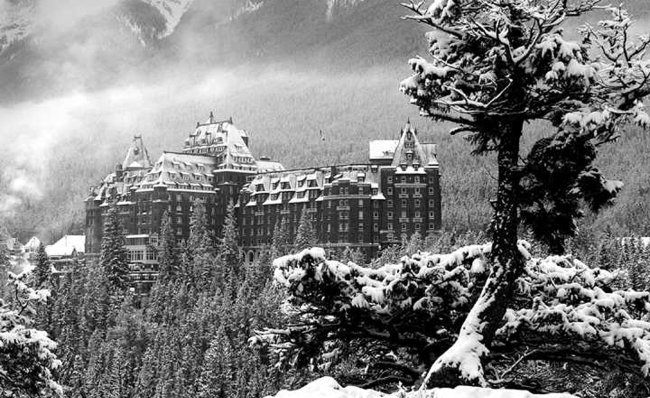 EnjoyBanff's tweet image. #Banff for non-skiers in the winter. we got you covered. Book by Oct 31 to save on lodging! ow.ly/OV5a305zq4E