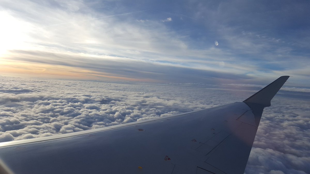 jisaac106's tweet photo. Pretty skies over northern Virginia. Next stop, RDU (I hope). https://t.co/nqx0pIcjee