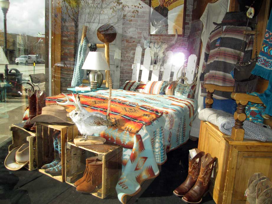 fmlights's tweet image. #1 coveted napping spot in downtown Steamboat Springs.