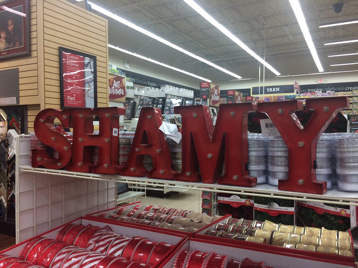 Emmy4Mayim's tweet photo. Helping a store with its festive holiday decorations . #wordsforfriends #shamy #TBBT https://t.co/QaOJ4lzKOr