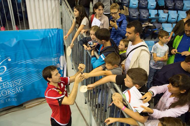 BollFanpage's tweet photo. #Timo with other fans. #ETTC2016 https://t.co/yclrEF9aQ3