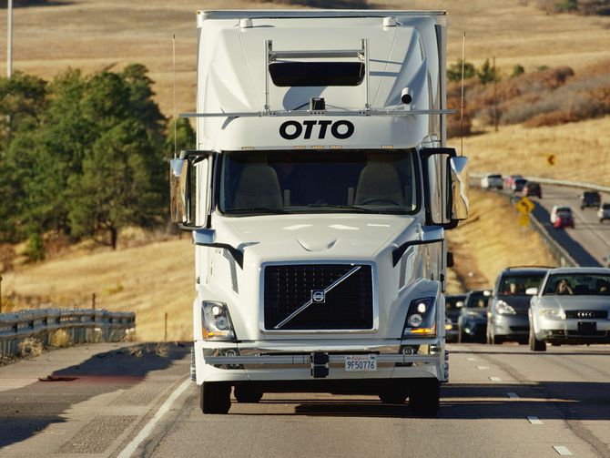 ArkForward's tweet photo. First #selfdriving #truck delivers #Budweiser, thanks to @Uber and @ottodrives https://t.co/QrxRz9lZXI | @CNET #uber https://t.co/GnEV3myCuV