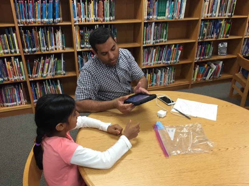 SiglerEsl's tweet image. Parents learning 21st century skills to help their child learn English warms my heart #ipads@home